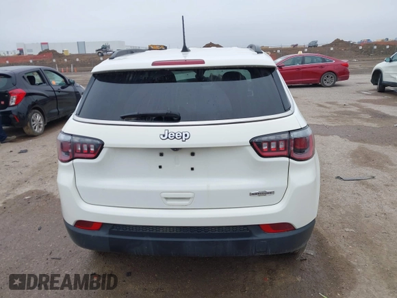 2020 Jeep Compass Altitude z VIN 3C4NJCBB9LT108501, wystawiony jako IAAI lot #41700451 z przebiegiem 66 395 mil mil oraz . Historia ofert i sprzedaży dostępna na DreamBid. Obrazek 16.