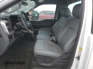 2023 Ford F-250 XL z VIN 1FTBF2AA9PED40870, wystawiony jako Copart lot #60814915 z przebiegiem Nie podano mil oraz Nie do naprawy • Non repairable. Historia ofert i sprzedaży dostępna na DreamBid. Obrazek 7.