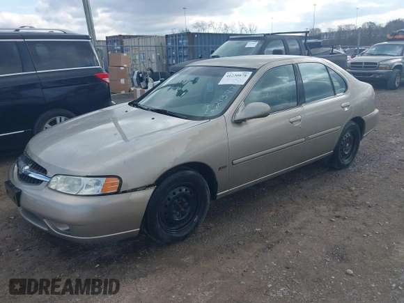 2001 Nissan Altima GXE with VIN 1N4DL01DX1C213778, listed as a IAAI auction lot 41230878 with 204,003 mi miles. Bid and sale history available at carsss.com. Image 2.
