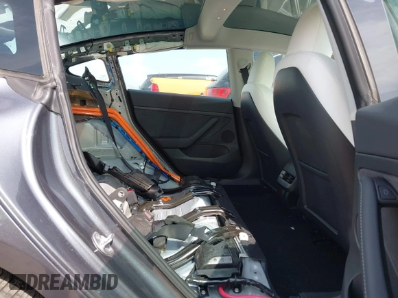 2023 Tesla Model 3 z VIN 5YJ3E1EA5PF700307, wystawiony jako IAAI lot #42034319 z przebiegiem 32 945 mil mil oraz . Historia ofert i sprzedaży dostępna na DreamBid. Obrazek 8.