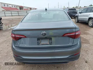 2024 Volkswagen Jetta SE z VIN 3VW7M7BU9RM011999, wystawiony jako IAAI lot #42697218 z przebiegiem 47 078 mil mil oraz . Historia ofert i sprzedaży dostępna na DreamBid. Obrazek 16.