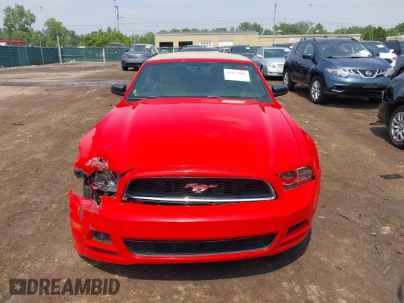 2014 Ford Mustang V6 z VIN 1ZVBP8EM4E5201342, wystawiony jako IAAI lot #42377801 z przebiegiem 99 600 mil mil oraz . Historia ofert i sprzedaży dostępna na DreamBid. Obrazek 12.