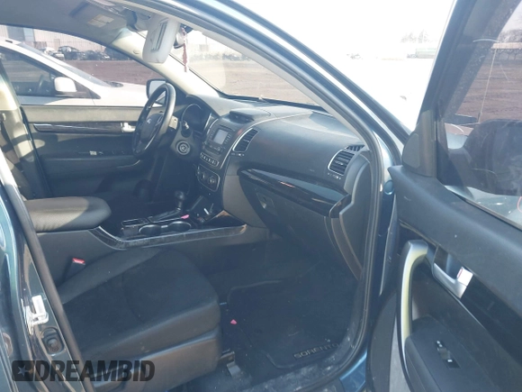2015 Kia Sorento LX with VIN 5XYKT4A70FG564933, listed as a IAAI auction lot 41791941 with 136,573 mi miles. Bid and sale history available at carsss.com. Image 5.