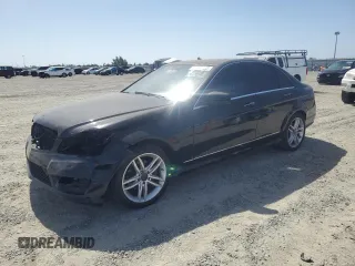 2013 Mercedes-Benz C 250 Sport с VIN WDDGF4HB4DA805824, выставлен на аукционе Copart как лот 61940825 с пробегом Не указан миль и Списание • Salvage title. История ставок и продаж доступна на DreamBid. Изображение 1.