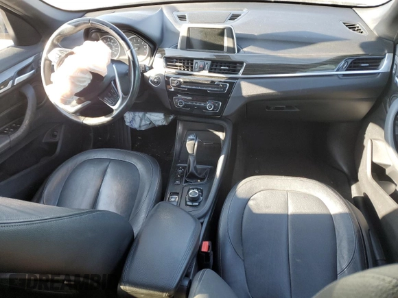 2017 BMW X1 xDrive28i with VIN WBXHT3C35H5F68640, listed as a Copart auction lot 85563114 with 103,480 mi miles and Salvage Title. Bid and sale history available at carsss.com. Image 8.