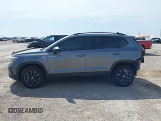 2024 Volkswagen Taos S с VIN 3VV5X7B29RM073159, выставлен на аукционе IAAI как лот 42021195 с пробегом 28 619 миль миль и . История ставок и продаж доступна на DreamBid. Изображение 14.