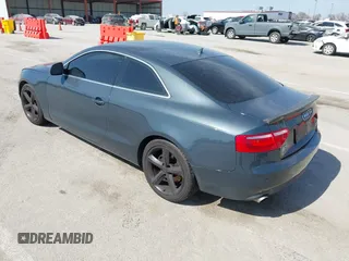 2009 Audi A5 z VIN WAUDK78T09A017324, wystawiony jako IAAI lot #41792872 z przebiegiem 212 612 mil mil oraz . Historia ofert i sprzedaży dostępna na DreamBid. Obrazek 3.