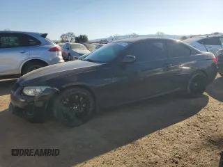 2011 BMW 3 Series 335i с VIN WBAKG7C55BE599128, выставлен на аукционе Copart как лот 43032735 с пробегом 125 220 миль миль и Списание • Salvage title. История ставок и продаж доступна на DreamBid. Изображение 1.