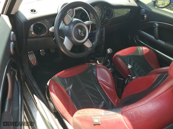 2004 MINI Cooper Hardtop S with VIN WMWRE334X4TD90182, listed as a Copart auction lot 68384144 with 148,783 mi miles and Salvage Title. Bid and sale history available at carsss.com. Image 8.