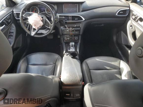2017 Infiniti QX30 z VIN SJKCH5CP2HA032690, wystawiony jako Copart lot #51528025 z przebiegiem 79 455 mil mil oraz Szkoda całkowita • Salvage title. Historia ofert i sprzedaży dostępna na DreamBid. Obrazek 8.