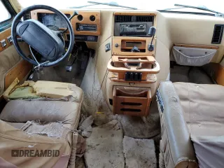 1995 Chevrolet Chevy Van z VIN 1GBEG25K8SF209126, wystawiony jako Copart lot #86254464 z przebiegiem 161 683 mil mil oraz Czysty tytuł • Clean title. Historia ofert i sprzedaży dostępna na DreamBid. Obrazek 8.