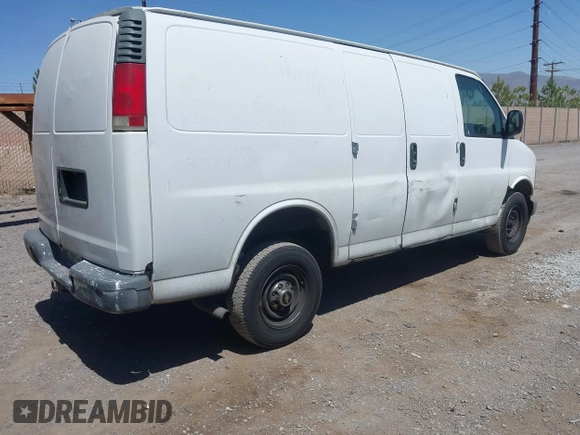 1999 Chevrolet City Express Cargo z VIN 1GCGG25R7X1096940, wystawiony jako IAAI lot #42363384 z przebiegiem 313 143 mil mil oraz . Historia ofert i sprzedaży dostępna na DreamBid. Obrazek 4.