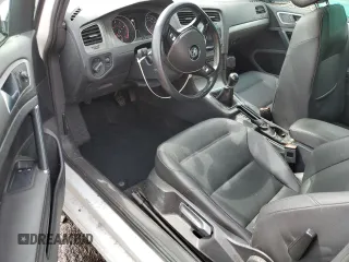 2015 Volkswagen Golf TSI S z VIN 3VW817AU7FM096092, wystawiony jako Copart lot #52014855 z przebiegiem 111 446 mil mil oraz Szkoda całkowita • Salvage title. Historia ofert i sprzedaży dostępna na DreamBid. Obrazek 8.