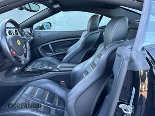 2012 Ferrari California z VIN ZFF65TJA1C0186660, wystawiony jako Copart lot #79966064 z przebiegiem 18 917 mil mil oraz Szkody całkowita. Historia ofert i sprzedaży dostępna na DreamBid. Obrazek 6.