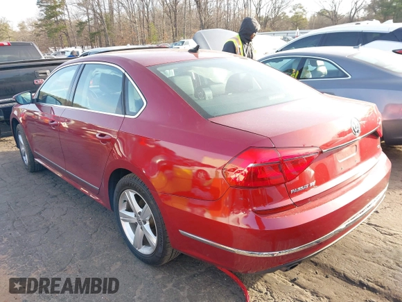 2016 Volkswagen Passat SE z VIN 1VWBS7A34GC066383, wystawiony jako IAAI lot #41723442 z przebiegiem 104 077 mil mil oraz . Historia ofert i sprzedaży dostępna na DreamBid. Obrazek 13.