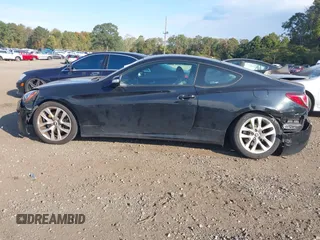 2016 Hyundai Genesis Coupe 3.8L Base with VIN KMHHT6KJ5GU136772, listed as a IAAI auction lot 40543019 with 93,597 mi miles. Bid and sale history available at carsss.com. Image 14.