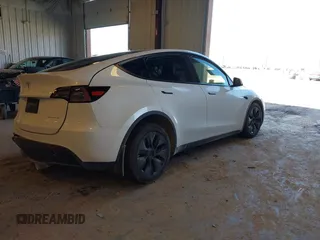 2024 Tesla Model Y Long Range z VIN 7SAYGDEE7RA294649, wystawiony jako IAAI lot #42022150 z przebiegiem 9 110 mil mil oraz . Historia ofert i sprzedaży dostępna na DreamBid. Obrazek 4.