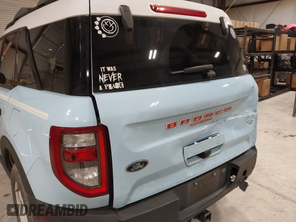 2023 Ford Bronco Sport Heritage z VIN 3FMCR9G63PRD69460, wystawiony jako IAAI lot #41588444 z przebiegiem 29 761 mil mil oraz . Historia ofert i sprzedaży dostępna na DreamBid. Obrazek 6.