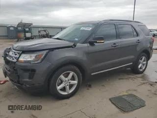 2018 Ford Explorer XLT z VIN 1FM5K7D87JGC32723, wystawiony jako Copart lot #51791465 z przebiegiem 121 053 mil mil oraz Szkody całkowita. Historia ofert i sprzedaży dostępna na DreamBid. Obrazek 1.