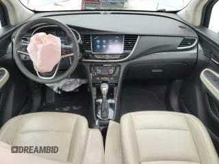 2020 Buick Encore Essence z VIN KL4CJGSB6LB047540, wystawiony jako Copart lot #48350565 z przebiegiem 40 156 mil mil oraz Nie do naprawy. Historia ofert i sprzedaży dostępna na DreamBid. Obrazek 8.