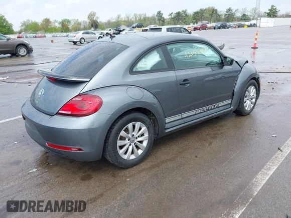 2018 Volkswagen Beetle S z VIN 3VWFD7AT1JM726428, wystawiony jako IAAI lot #42154938 z przebiegiem 41 279 mil mil oraz . Historia ofert i sprzedaży dostępna na DreamBid. Obrazek 4.