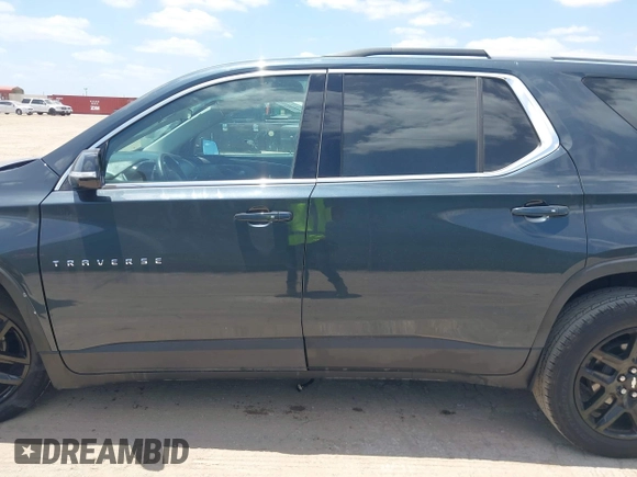 2018 Chevrolet Traverse LT Cloth z VIN 1GNERGKW0JJ242781, wystawiony jako IAAI lot #42458318 z przebiegiem 16 177 mil mil oraz . Historia ofert i sprzedaży dostępna na DreamBid. Obrazek 14.