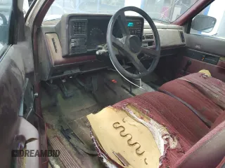 1988 GMC Sierra 2500 z VIN 2GTFK29K5J1545539, wystawiony jako Copart lot #85669174 z przebiegiem 263 730 mil mil oraz Tytuł czysty. Historia ofert i sprzedaży dostępna na DreamBid. Obrazek 8.