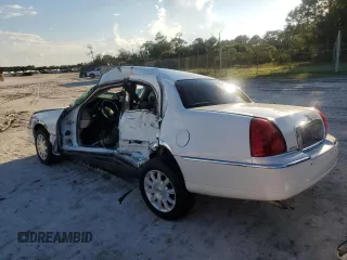 2009 Lincoln Town Car Signature Limited z VIN 2LNHM82V39X636470, wystawiony jako Copart lot #54682925 z przebiegiem Nie podano mil oraz Nie do naprawy • Non repairable. Historia ofert i sprzedaży dostępna na DreamBid. Obrazek 2.