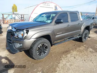 2014 Toyota Tacoma with VIN 3TMLU4EN3EM143882, listed as a IAAI auction lot 40657975 with 125,008 mi miles. Bid and sale history available at carsss.com. Image 17.