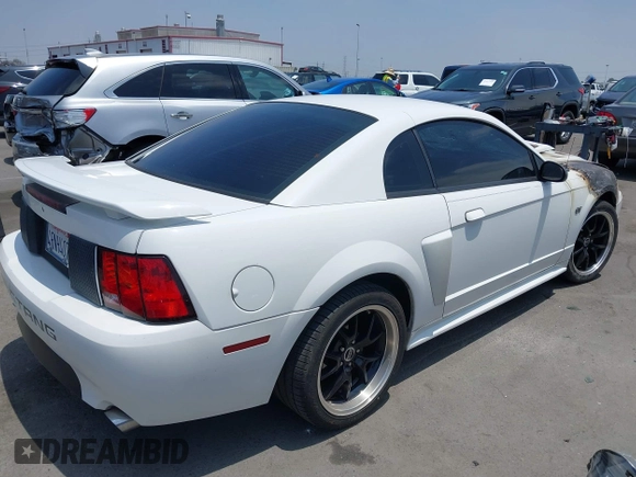 2001 Ford Mustang GT Deluxe с VIN 1FAFP42X81F139109, выставлен на аукционе IAAI как лот 42498409 с пробегом Не указан миль и . История ставок и продаж доступна на DreamBid. Изображение 4.