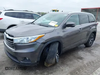 2016 Toyota Highlander XLE z VIN 5TDJKRFH6GS307941, wystawiony jako IAAI lot #42007858 z przebiegiem 70 272 mil mil oraz . Historia ofert i sprzedaży dostępna na DreamBid. Obrazek 18.