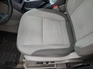2014 Ford Escape SE z VIN 1FMCU9GX8EUC02895, wystawiony jako IAAI lot #42511705 z przebiegiem 104 900 mil mil oraz . Historia ofert i sprzedaży dostępna na DreamBid. Obrazek 5.