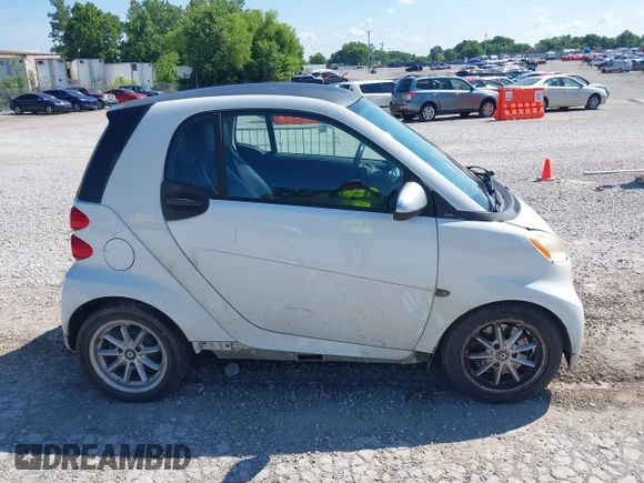 2015 Smart fortwo Passion z VIN WMEEJ3BA4FK791268, wystawiony jako IAAI lot #42496547 z przebiegiem 257 540 mil mil oraz . Historia ofert i sprzedaży dostępna na DreamBid. Obrazek 12.