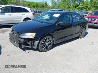 2015 Volkswagen Jetta SE z VIN 3VWD17AJ0FM348432, wystawiony jako IAAI lot #42124810 z przebiegiem 129 034 mil mil oraz . Historia ofert i sprzedaży dostępna na DreamBid. Obrazek 18.