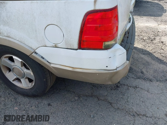 2006 Ford Expedition Eddie Bauer with VIN 1FMFU18516LA39641, listed as a IAAI auction lot 42833907 with 149,609 mi miles and . Bid and sale history available at DreamBid. Image 6.