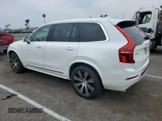 2023 Volvo XC90 Plus z VIN YV4H600N6P1975522, wystawiony jako Copart lot #57581404 z przebiegiem 6 683 mil mil oraz Szkoda całkowita • Salvage title. Historia ofert i sprzedaży dostępna na DreamBid. Obrazek 2.