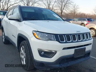 2019 Jeep Compass Latitude z VIN 3C4NJDBB4KT714079, wystawiony jako IAAI lot #41317866 z przebiegiem 76 601 mil mil oraz . Historia ofert i sprzedaży dostępna na DreamBid. Obrazek 1.