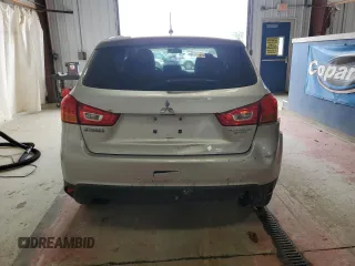2015 Mitsubishi Outlander ES z VIN 4A4AR3AU6FE008170, wystawiony jako Copart lot #55080575 z przebiegiem 125 125 mil mil oraz Szkoda całkowita • Salvage title. Historia ofert i sprzedaży dostępna na DreamBid. Obrazek 6.