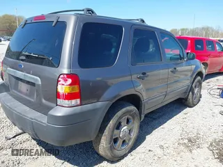 2005 Ford Escape XLS Value with VIN 1FMYU02Z95KC05634, listed as a IAAI auction lot 41888882 with 213,098 mi miles. Bid and sale history available at carsss.com. Image 4.