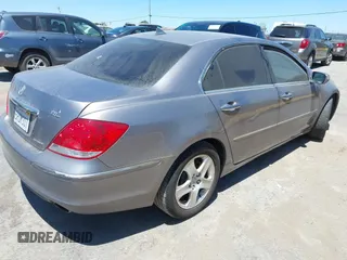 2005 Acura RL with VIN JH4KB165X5C011801, listed as a IAAI auction lot 42655208 with 190,816 mi miles and . Bid and sale history available at DreamBid. Image 4.