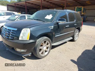 2008 Cadillac Escalade with VIN 1GYEC63878R153767, listed as a IAAI auction lot 41982579 with 1 mi miles. Bid and sale history available at carsss.com. Image 2.