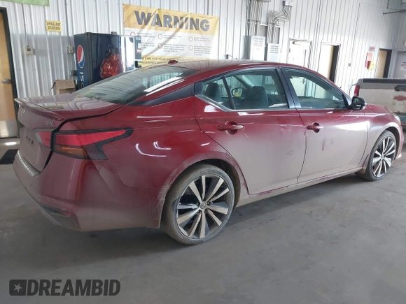 2020 Nissan Altima 2.5 SR with VIN 1N4BL4CV3LC282500, listed as a IAAI auction lot 38950394 with 61,401 mi miles. Bid and sale history available at carsss.com. Image 4.