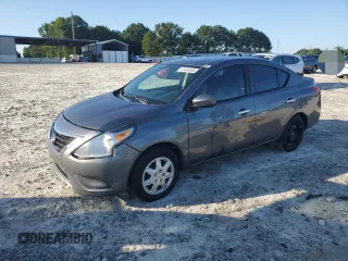 2016 Nissan Versa S z VIN 3N1CN7AP7GL872663, wystawiony jako Copart lot #61683835 z przebiegiem 114 958 mil mil oraz Czysty tytuł • Clean title. Historia ofert i sprzedaży dostępna na DreamBid. Obrazek 1.