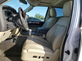 2017 Lincoln Navigator Reserve z VIN 5LMJJ2LT2HEL03324, wystawiony jako Copart lot #86693884 z przebiegiem 88 652 mil mil oraz Szkoda całkowita • Salvage title. Historia ofert i sprzedaży dostępna na DreamBid. Obrazek 7.
