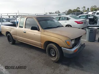 1996 Toyota Tacoma z VIN 4TAVL52N3TZ114086, wystawiony jako IAAI lot #42316632 z przebiegiem 278 043 mil mil oraz . Historia ofert i sprzedaży dostępna na DreamBid. Obrazek 1.