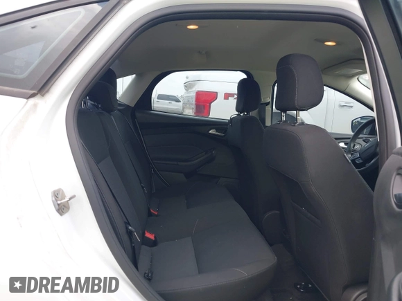 2018 Ford Focus SE z VIN 1FADP3F22JL292697, wystawiony jako IAAI lot #42094271 z przebiegiem 43 614 mil mil oraz . Historia ofert i sprzedaży dostępna na DreamBid. Obrazek 8.