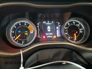 2016 Jeep Cherokee Latitude z VIN 1C4PJMCS3GW142740, wystawiony jako Copart lot #53575865 z przebiegiem 87 720 mil mil oraz Szkoda całkowita • Salvage title. Historia ofert i sprzedaży dostępna na DreamBid. Obrazek 9.