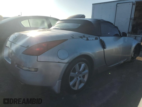 2004 Nissan 350Z Enthusiast z VIN JN1AZ36A74T015422, wystawiony jako Copart lot #77537194 z przebiegiem 147 466 mil mil oraz Nie do naprawy • Non repairable. Historia ofert i sprzedaży dostępna na DreamBid. Obrazek 3.