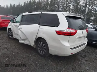 2018 Toyota Sienna XLE with VIN 5TDDZ3DC0JS201425, listed as a IAAI auction lot 42001590 with 49,772 mi miles. Bid and sale history available at carsss.com. Image 3.