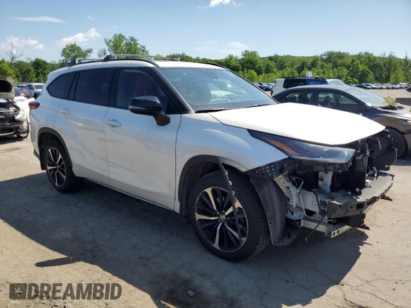 2021 Toyota Highlander XSE with VIN 5TDLZRBH3MS141044, listed as a Copart auction lot 61994305 with 110,099 mi miles and Salvage title. Bid and sale history available at DreamBid. Image 4.